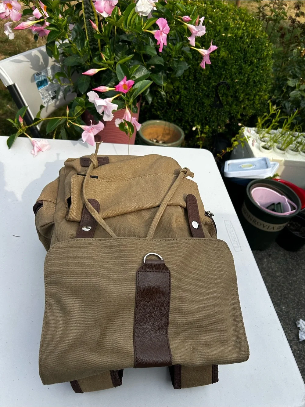 Bella Roso men’s Khaki Canvas Drawstring Backpack with Brown Trim Sz 17”x12” 8”